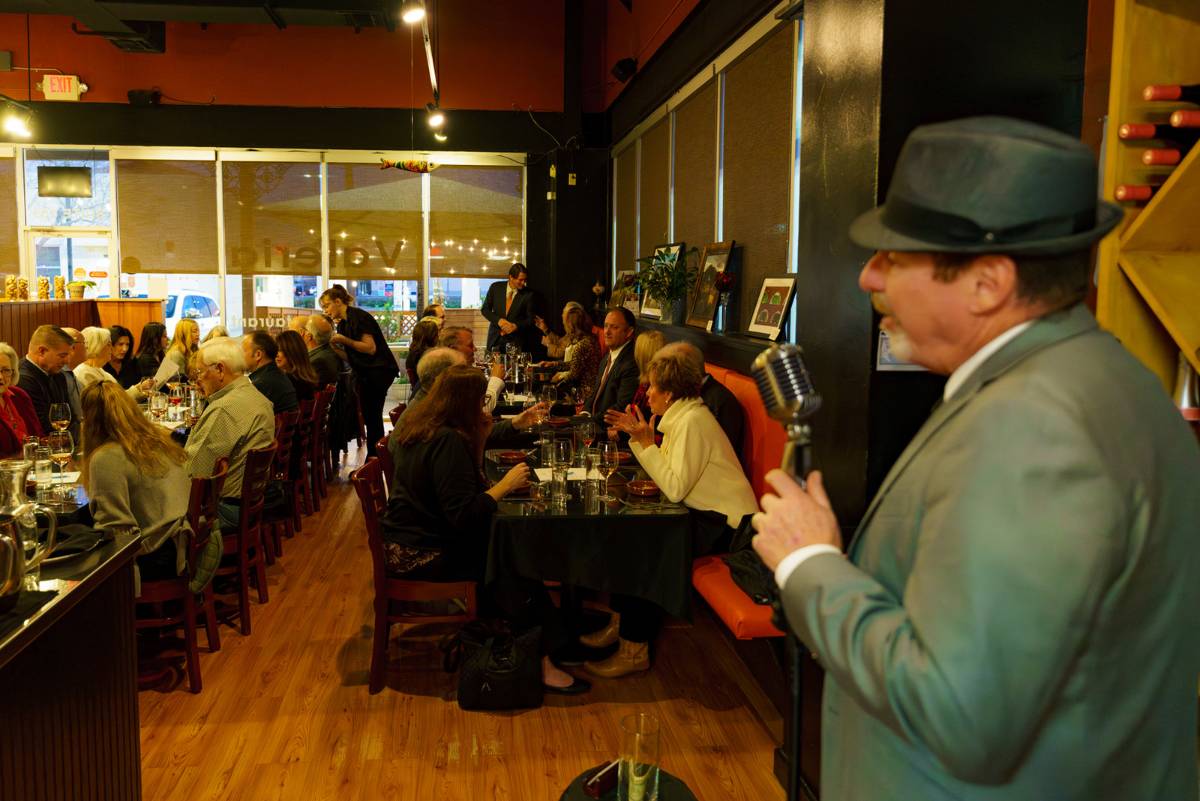 The dining room at Valeria on a busy night